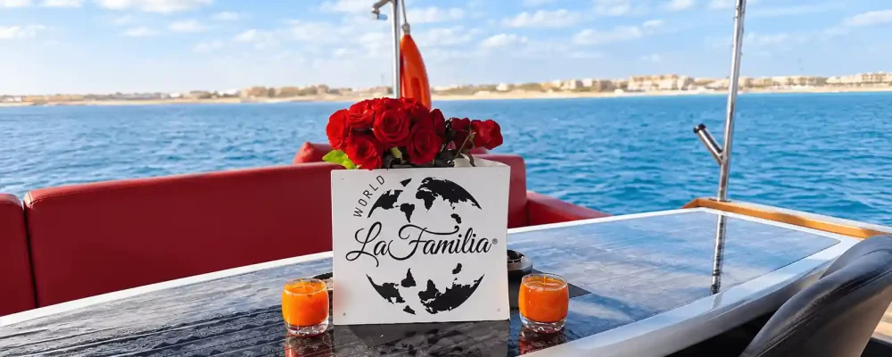 La Familia Roses by the Sea