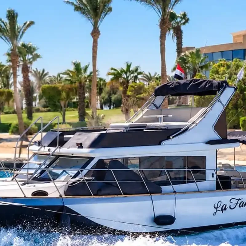 la-familia-yacht-hero-1920x800